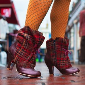 Irregular Choice Tartan Plaid Iconic Collection Marshmallow Mountain boots 8.5